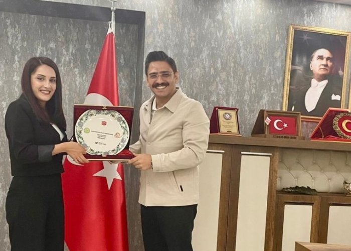 HAKAPAD'dan Hakkari Belediyesine teşekkür plaketi