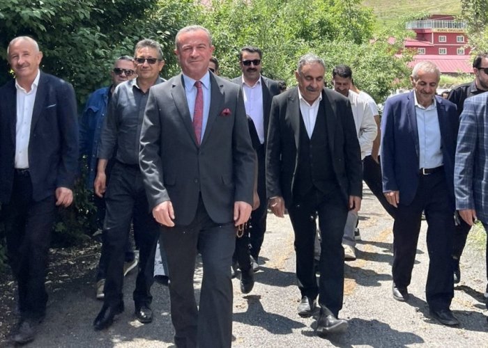 AK Parti Hakkari İl Başkanlığı sahada olmaya devam ediyor