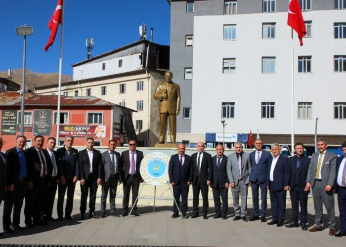 Hakkari'deki muhtarlar zam geri çekilsin