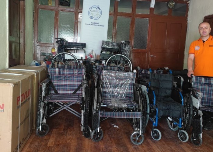 Hakkari’de Engellilere umut olan bağış