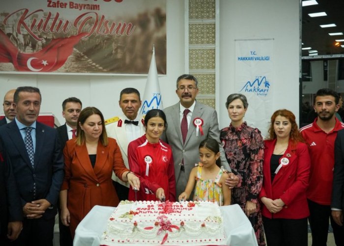 Vali Çelik’ten Şehit ve Gazilere Minnet