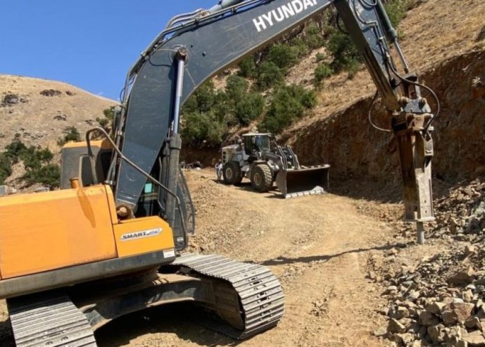 Şemdinli'de 2 mezra yeni yola kavuşuyor