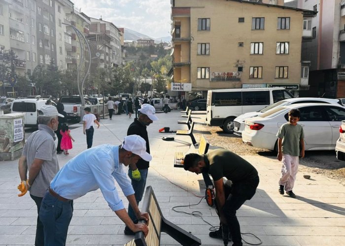 Hakkari’de tahrip edilen banklar yeniden onarıldı