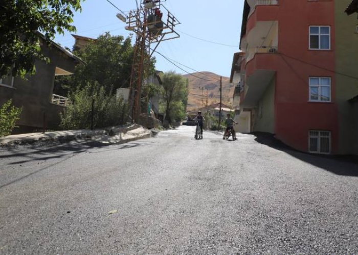 Hakkari Bağlar’da asfalt çalışmaları başladı