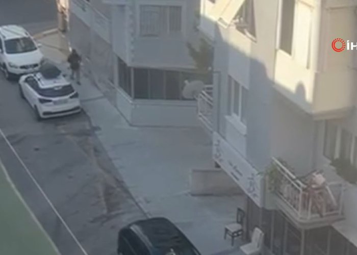 İzmir'de polis karakoluna silahlı saldırı! 2 polis şehit oldu