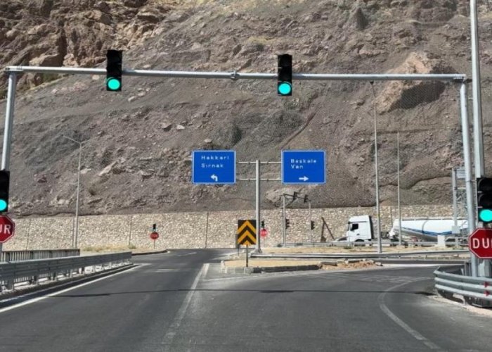 Yeni Köprü'ye Trafik ışıkları yerleştirildi