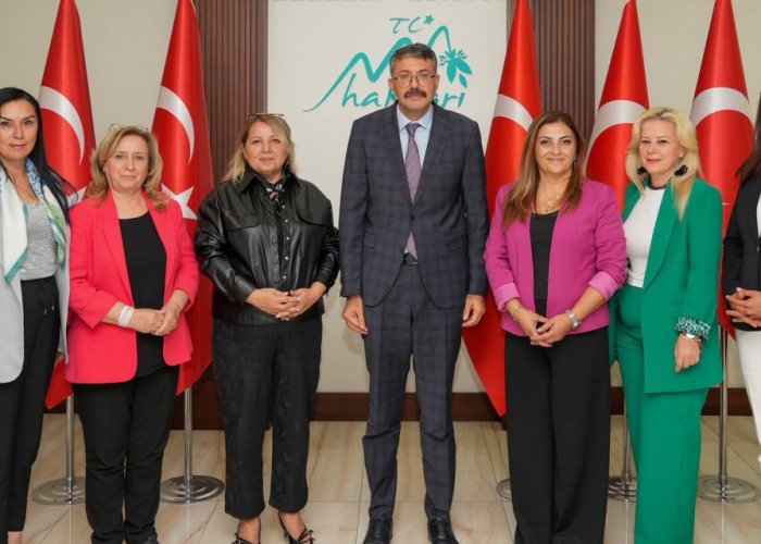 Kadın Muhtarlardan Vali Çelik’e ziyaret