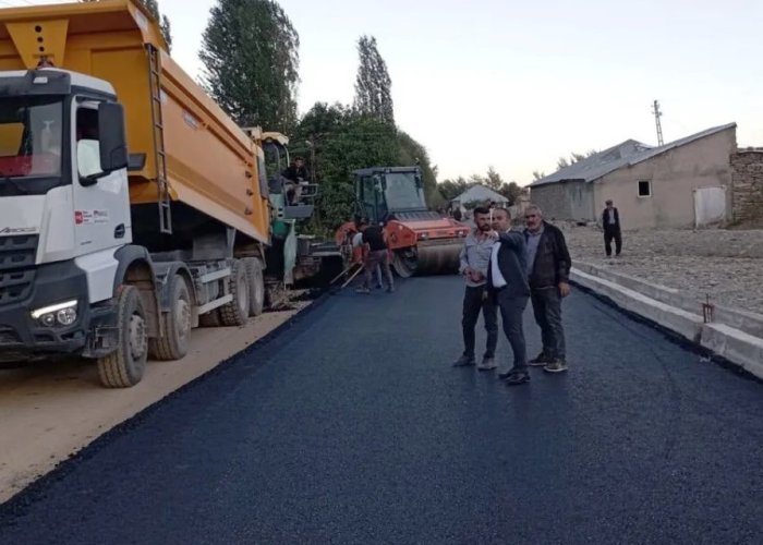 Büyükçiftlik beldesinde asfalt atağı