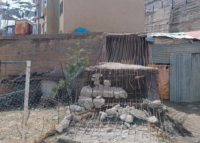 Bağlar TOKİ’de İrtibat Merdiveni çöktü
