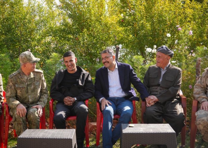 Korgeneral Topaloğlu Ulaşan köyünde halkla buluştu