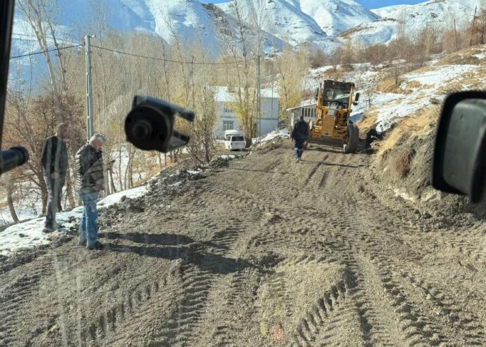 Gece gündüz sahada: Hakkari belediyesi kışa hazırlanıyor