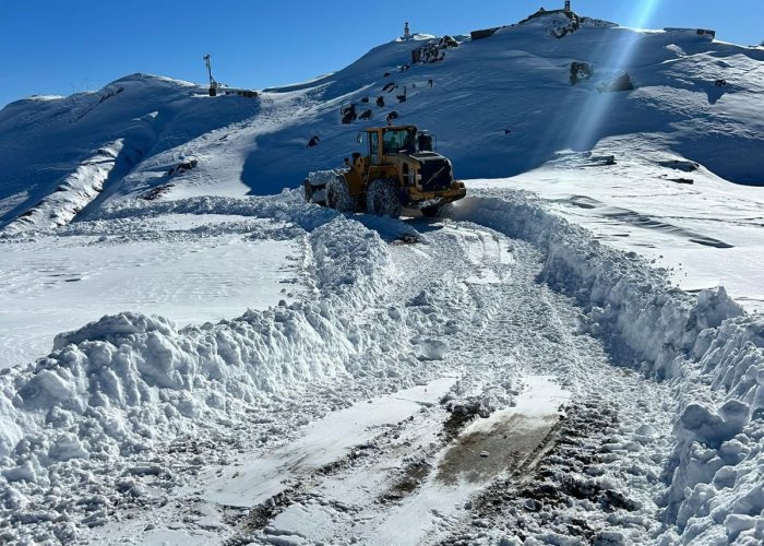 Hakkari’de Karla Mücadele Çalışmaları Aralıksız Sürüyor