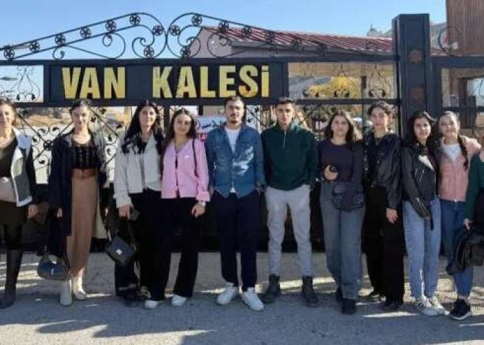 Hakkari polisinden öğrencilere Van gezisi jesti