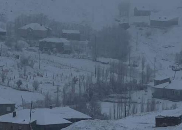 Hakkari'de 43 yerleşim yerinin yolu ulaşıma kapandı