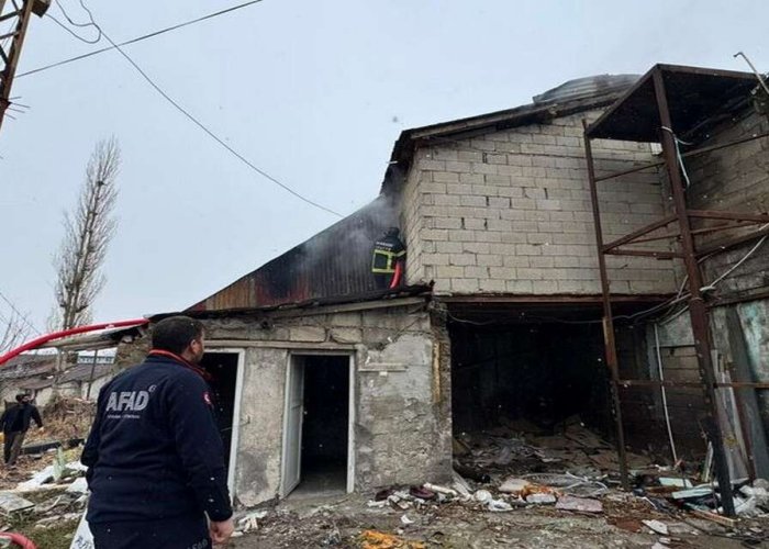 Hakkari'de Korkutan Yangın ; 1 Yaralı