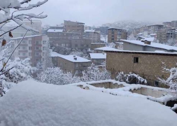 Hakkari'de 13 Köy ve 30 Mezra yolu ulaşıma kapandı