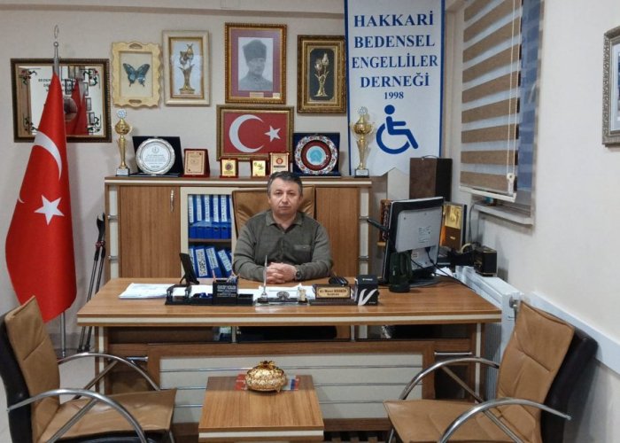 Engelleri sevgiyle aşan adam