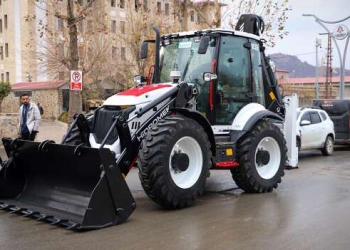 Çukurca Belediyesi'ne yeni iş makinası