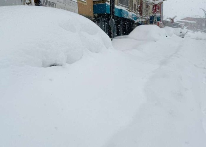 Hakkari’ye bir yağdı pir yağdı