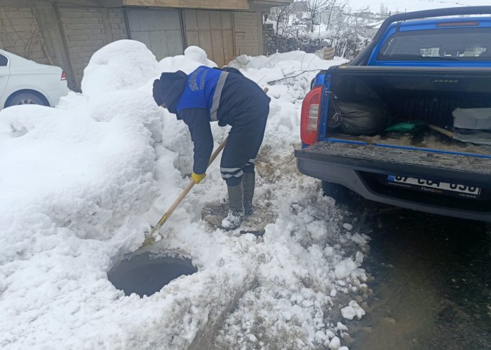Kanalizasyon Ekiplerinden Zorlu Kış Mesaisi