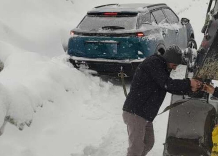 Kara gömülen kentte karla mücadele sürüyor