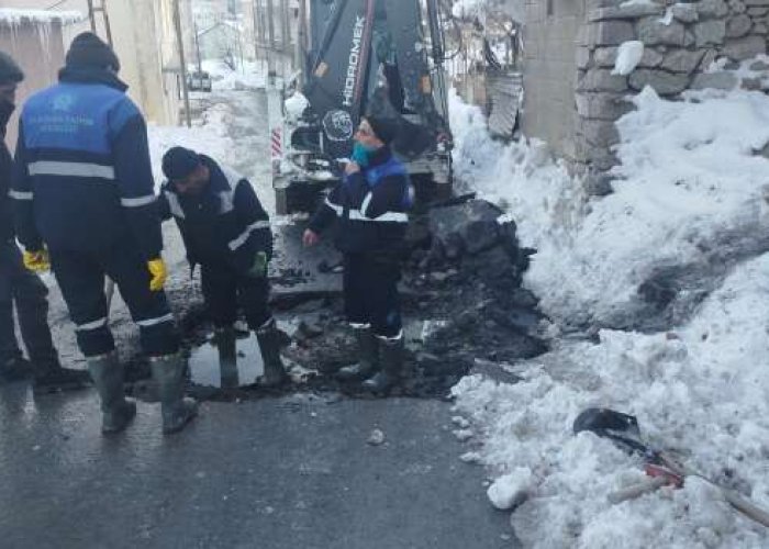 Dondurucu soğukta 6 su arızası giderildi