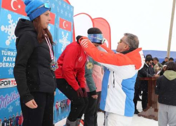 Vali Çelik, sporcularımız önemli bir başarı elde etti