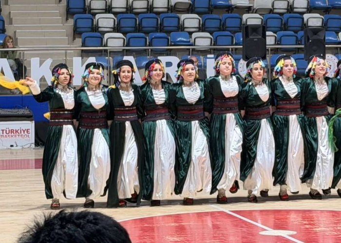 Okul sporları halk oyunları yarışması Hakkari’de yapıldı