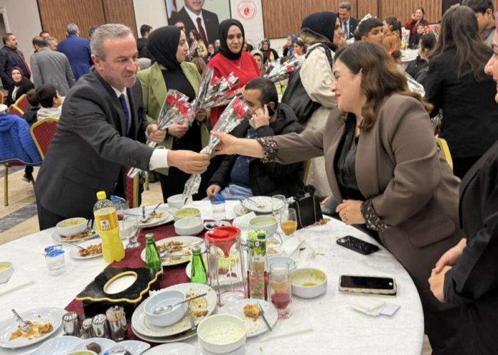 AK Parti Hakkari Kadınlar Günü'nü iftarla kutladı