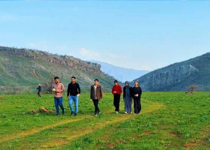 Derecik ilçesinde bahar yüzünü gösterdi