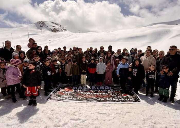Başkan Kaya’dan sporcu çocuklara kar sürprizi