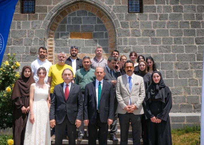 Hakkâri’de kalplere dokunan resim sergisi