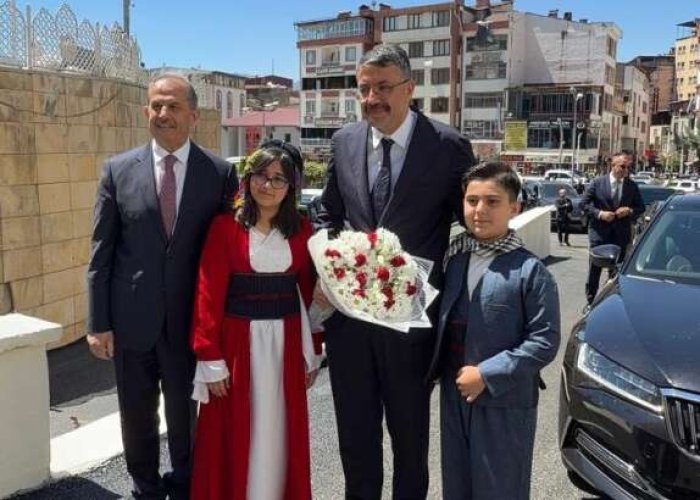 Bakan Yardımcısı Ali Çelik Hakkari’de sevgi seli
