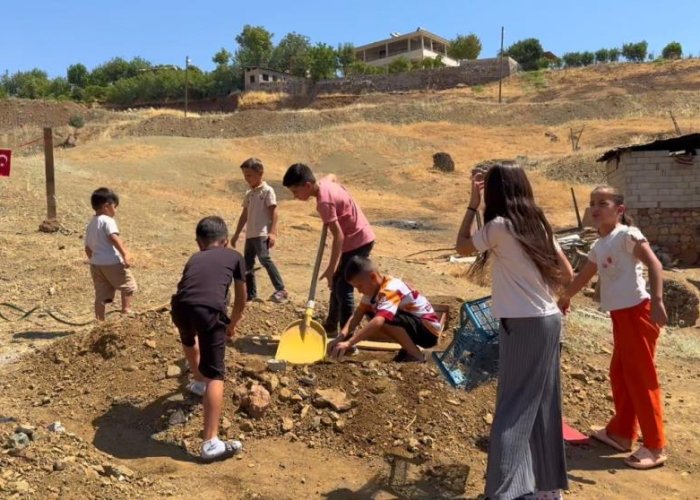 Derecik’te çocuklardan yetkililere park çağrısı