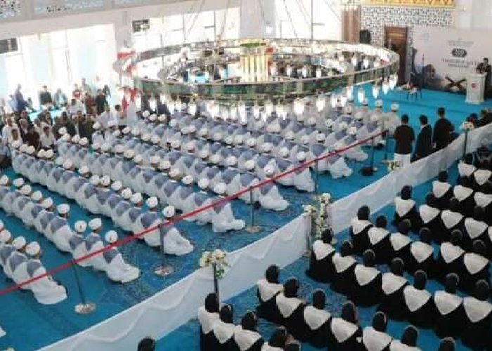 Hakkâri’de 134 kız, 166 erkek öğrenci hafız oldu