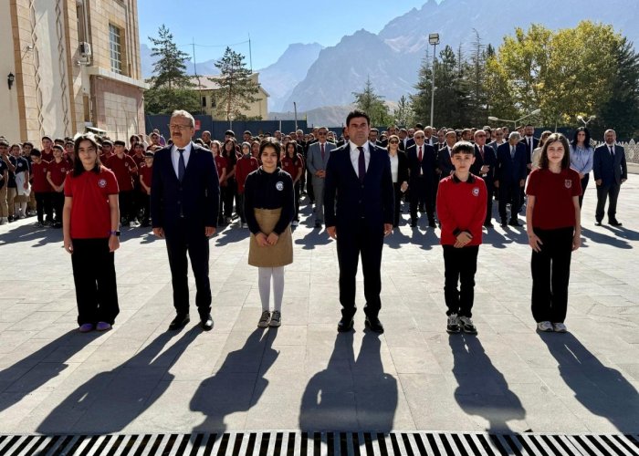 Hakkâri'de Okullar Çocukların Neşesiyle Buluştu