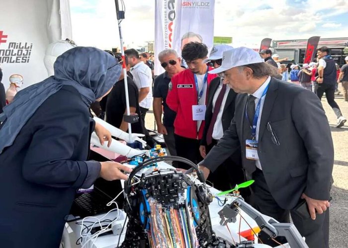Rektörü Gençcelep, TEKNOFEST Güneydoğu’ya katıldı