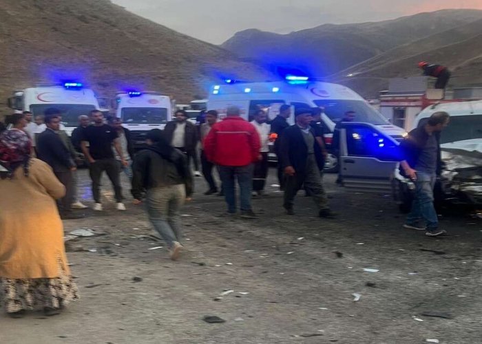 Yüksekova-Hakkari Yolunda Feci Kaza: 2’si Ağır, 5 Yaralı