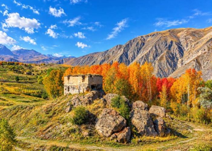 Hakkari sonbahara veda ediyor