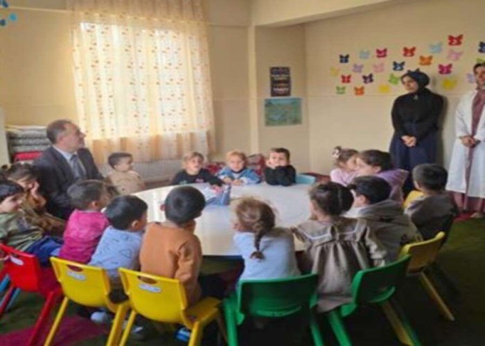 Hakkari İl Müftüsü Recep Eren minik öğrencilerle buluştu