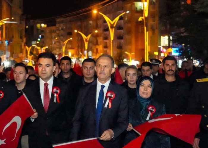 Hakkâri’de 29 Ekim Coşkusu sokaklara taştı