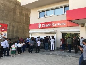 Yüksekova’da ATM kuyruğu