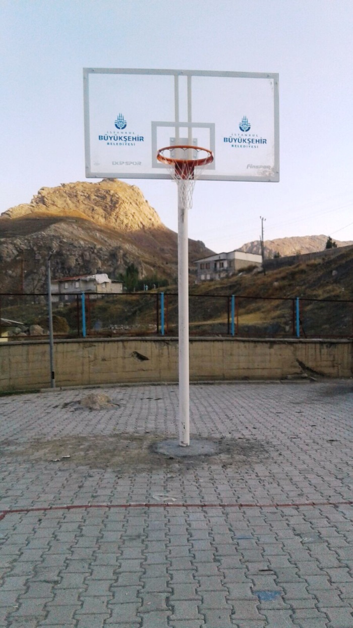 İstanbul Büyük Şehir Belediyesi’nden Hakkarili Okullara Basketbol Potalı Destek
