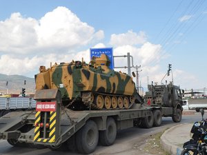 Suriye sınırına 15 araçlık tank sevkiyatı