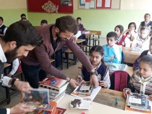 Erzincan’dan Hakkarili öğrencilere kırtasiye desteği