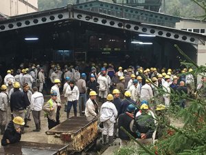 Zonguldak'ta işçiler kendilerini madene kilitledi