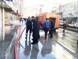 HAKKARİ BELEDİYESİNDEN YOLLARI TEMİZLEME SEFERBERLİĞİ