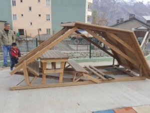 Hakkari’deki oyun gruplarına zarar verildi