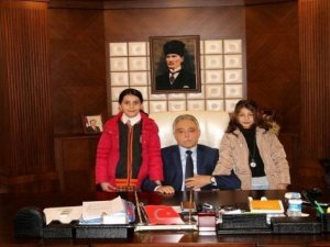 Vali ve doktor olmak isteyen öğrencilerden Vali Toprak’a ziyaret