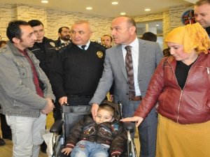 10 engelliye tekerlekli sandalye